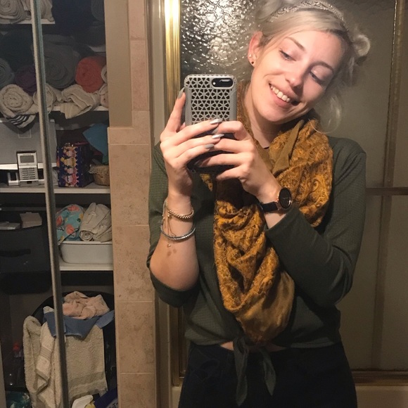 New Kid in Town - Picture 11 of 15